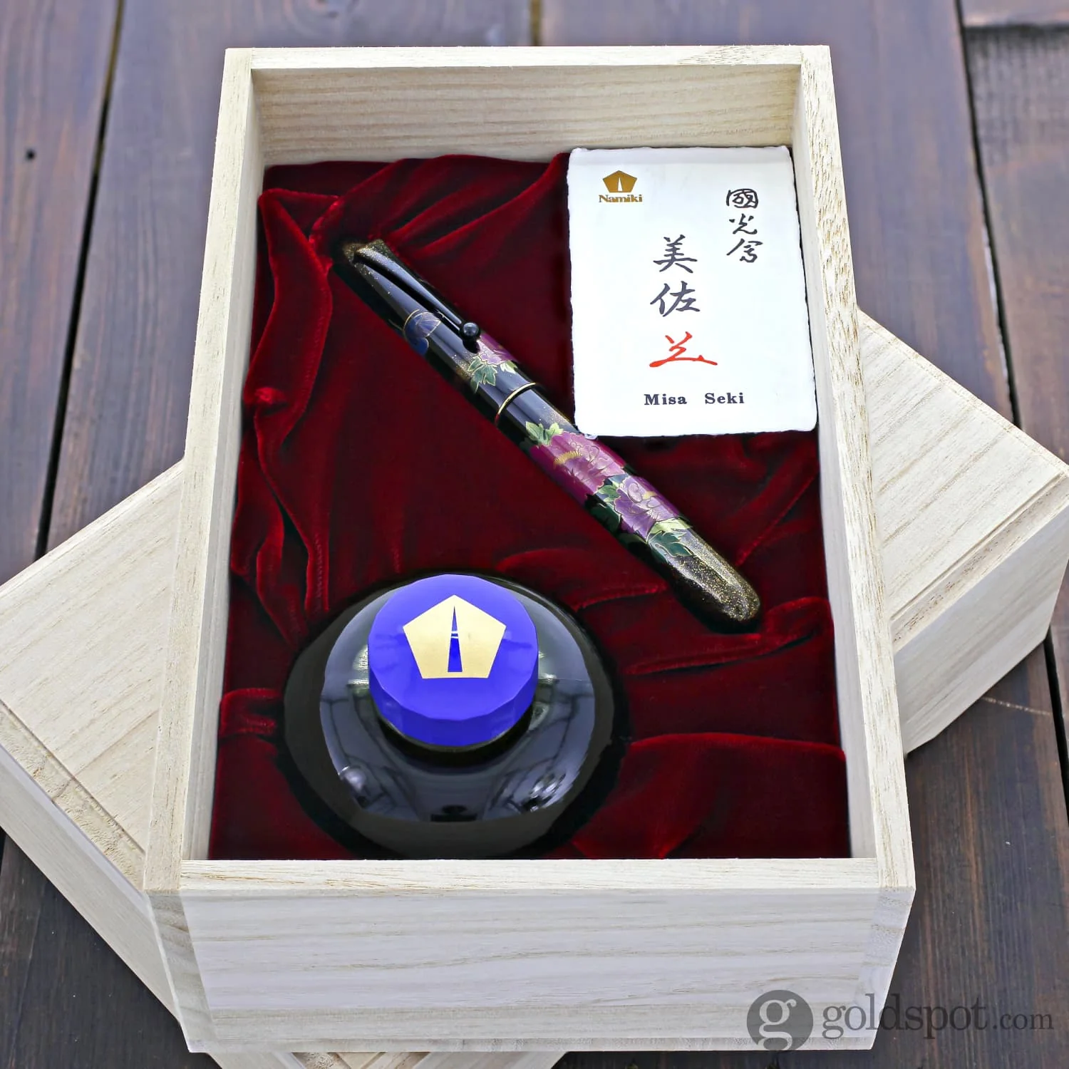 5910-namiki-yukari-royale-fountain-pen-in-peony-18k-gold-9.webp Namiki Yukari Royale Fountain Pen in Peony - 18K Gold