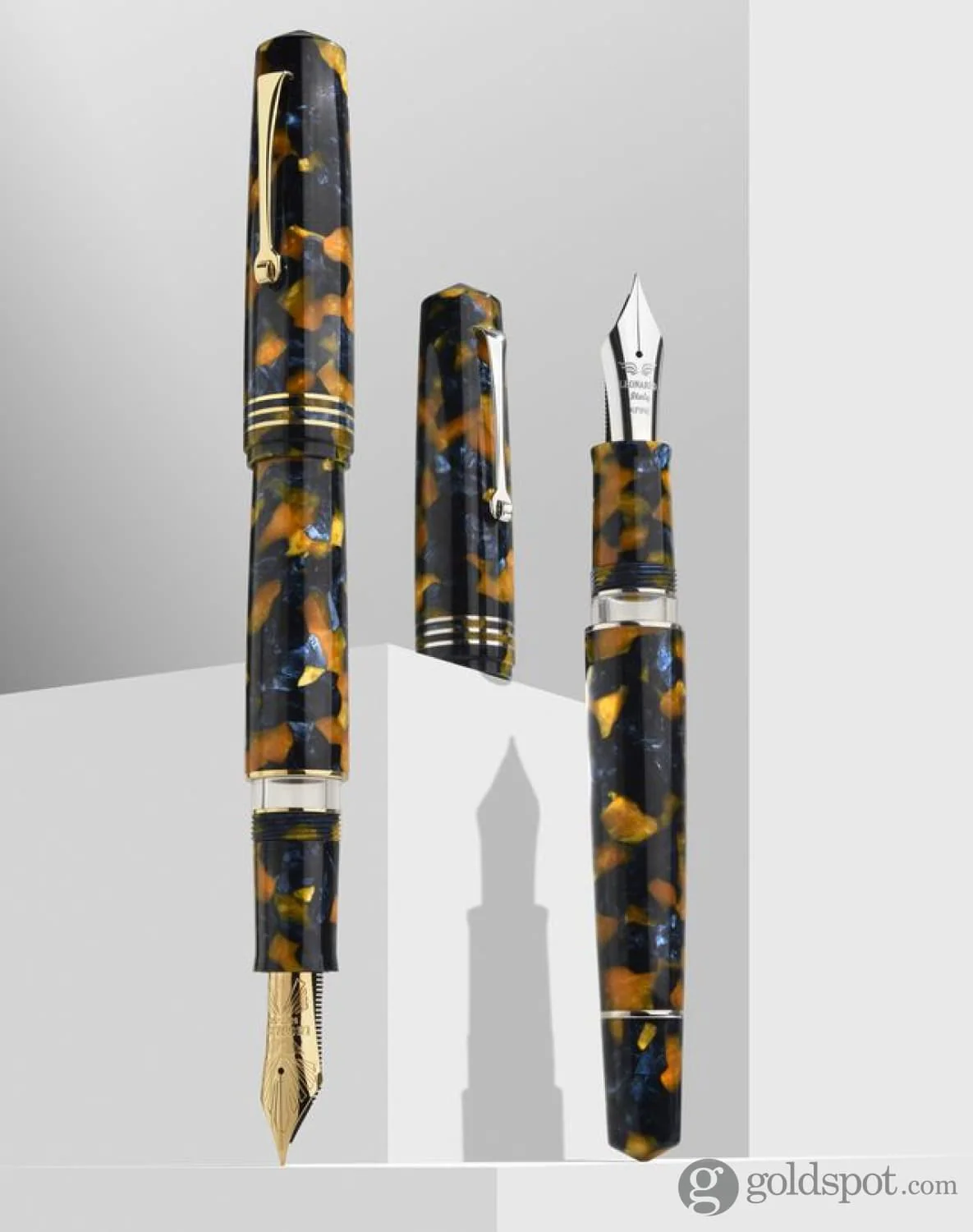 Leonardo Momento Zero Grande 2.0 Fountain Pen in Crepuscolo Marino No. 8 Size 14kt Gold Nib