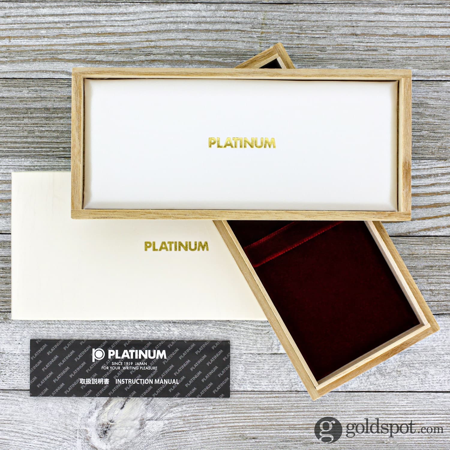 5966-platinum-classic-maki-e-fountain-pen-with-mt.-fuji-design-18k-gold-15.jpg Platinum Classic Maki-e Fountain Pen with Mt. Fuji Design - 18K Gold