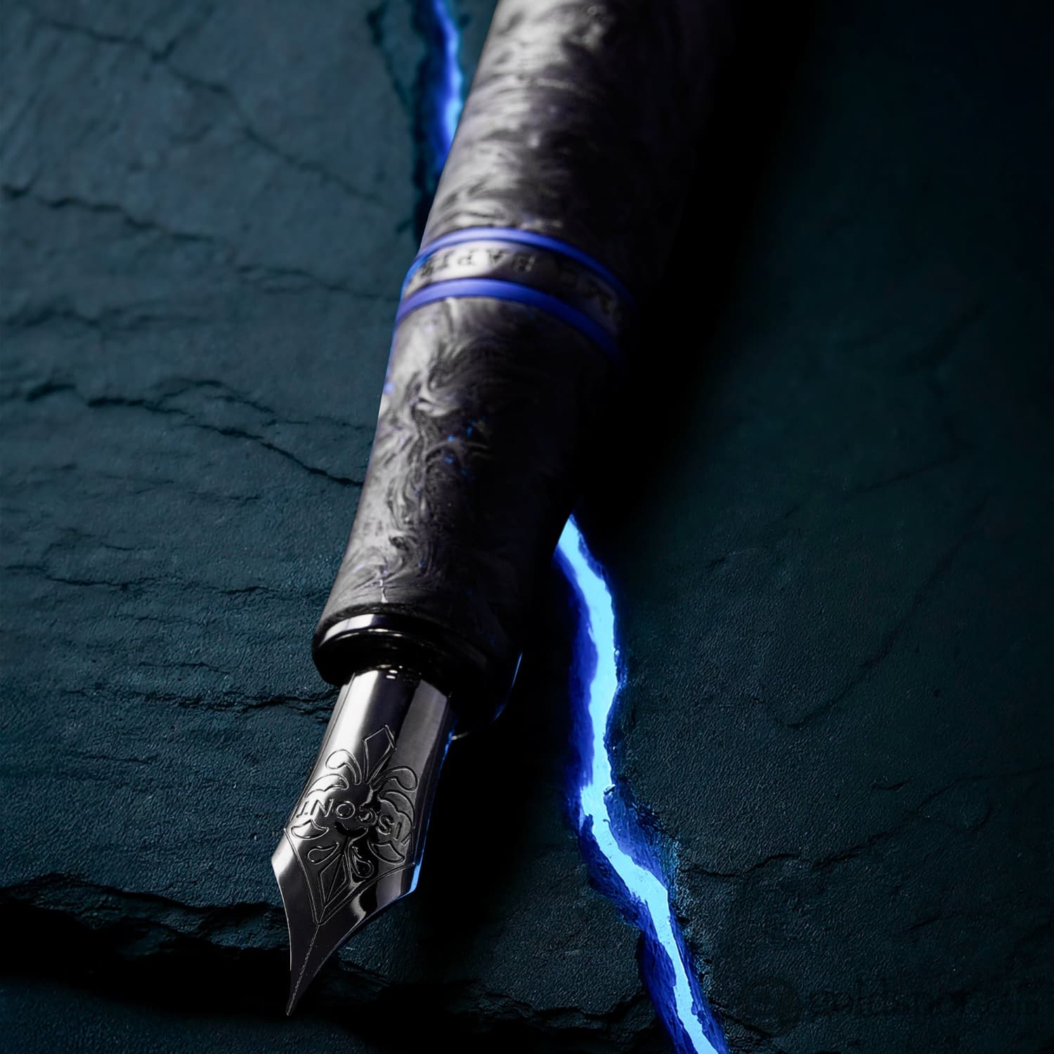 6036-visconti-homo-sapiens-fountain-pen-in-carbon-abyssus-11.jpg Visconti Homo Sapiens Fountain Pen in Carbon Abyssus