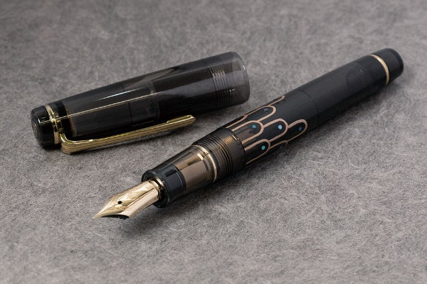 6071-sailor-classic-ko-fountain-pen-in-ala-sv-21kt-gold-medium-fine-nib-12.jpg Sailor Classic Ko' Fountain Pen in Ala SV - 21kt Gold Medium Fine Nib