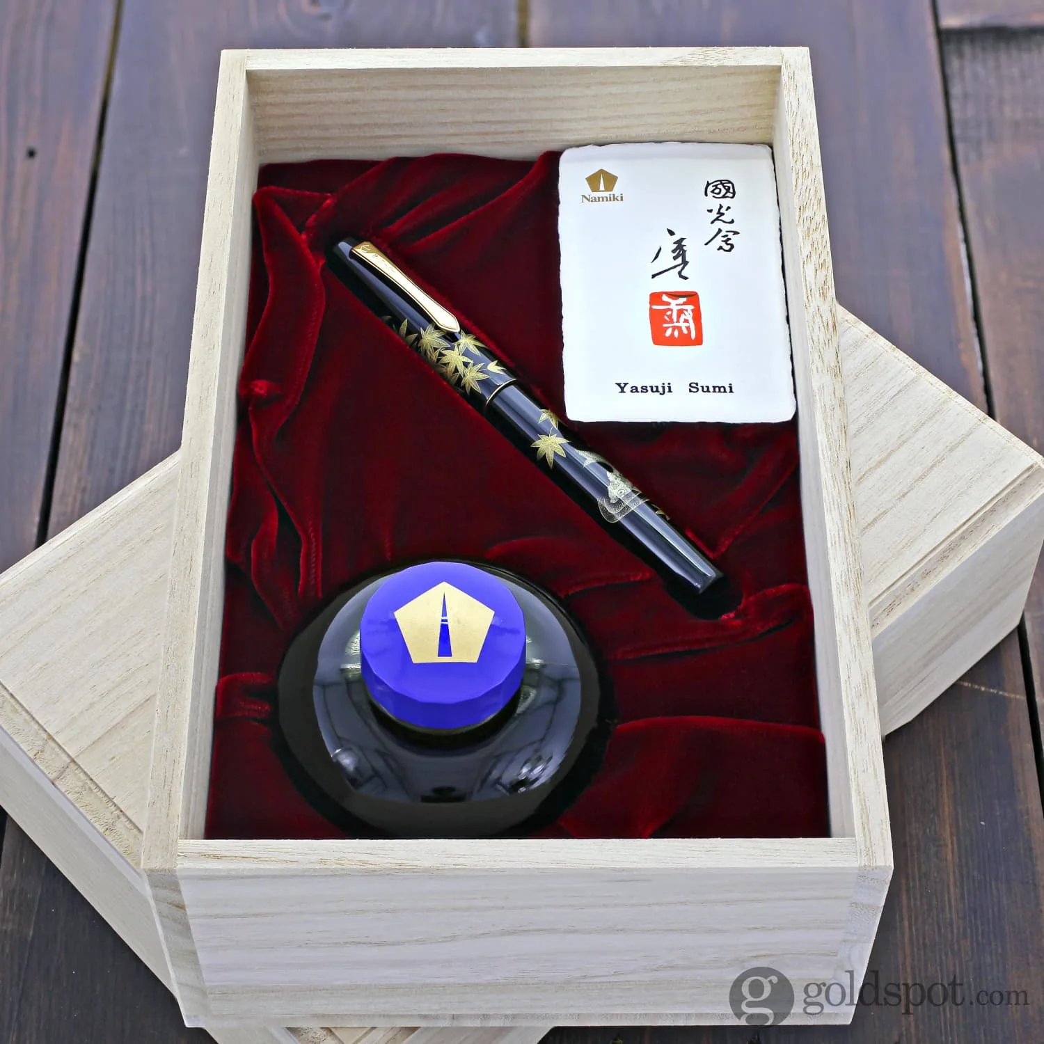 6085-namiki-chinkin-fountain-pen-in-kinshu-18k-gold-9.webp Namiki Chinkin Fountain Pen in Kinshu - 18K Gold