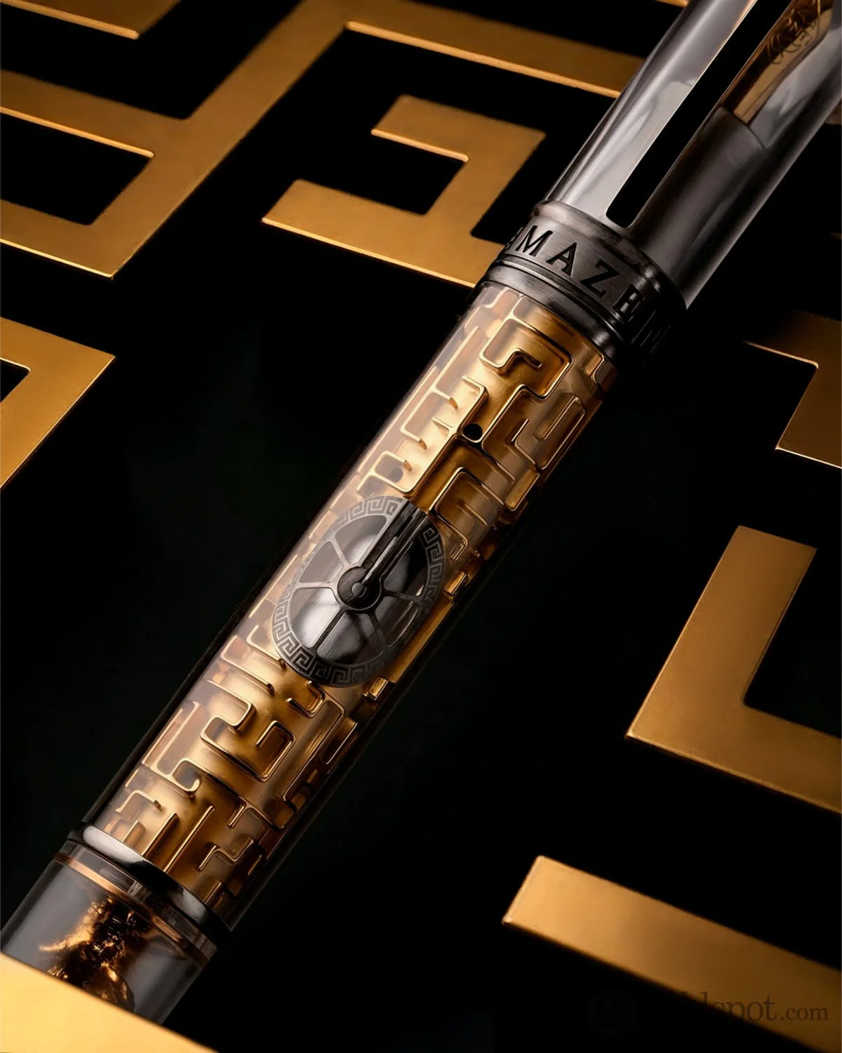 6158-visconti-limited-edition-fountain-pen-in-maze-18k-gold-3.webp Visconti Limited Edition Fountain Pen in Maze - 18K Gold