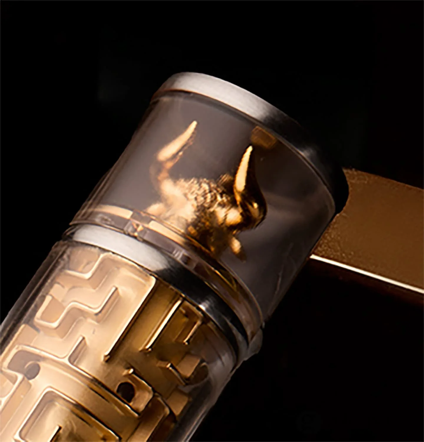 6158-visconti-limited-edition-fountain-pen-in-maze-18k-gold-4.webp Visconti Limited Edition Fountain Pen in Maze - 18K Gold