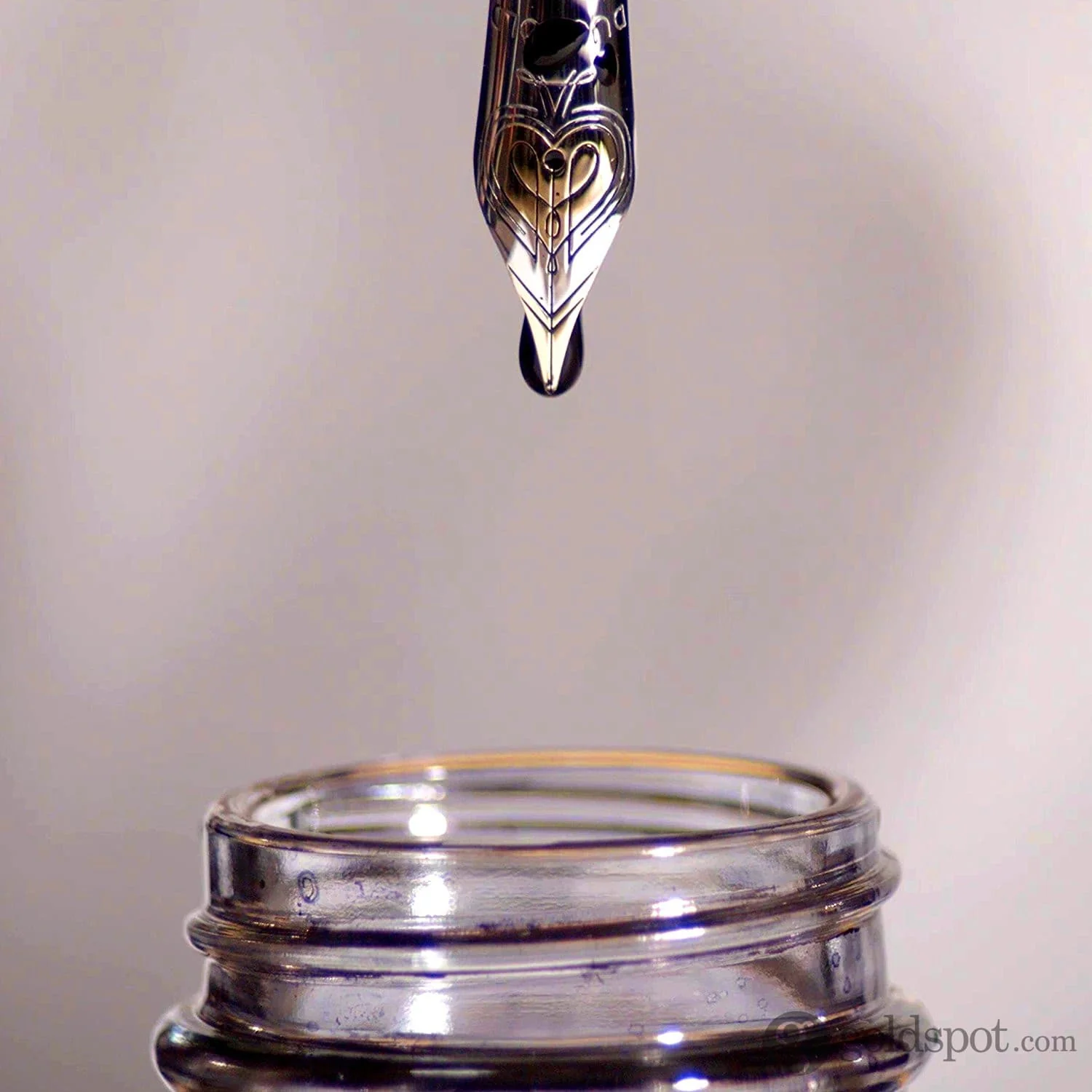 6451-parker-quink-bottled-ink-in-permanent-black-2oz-4.webp Parker Quink Bottled Ink in Permanent Black - 2oz
