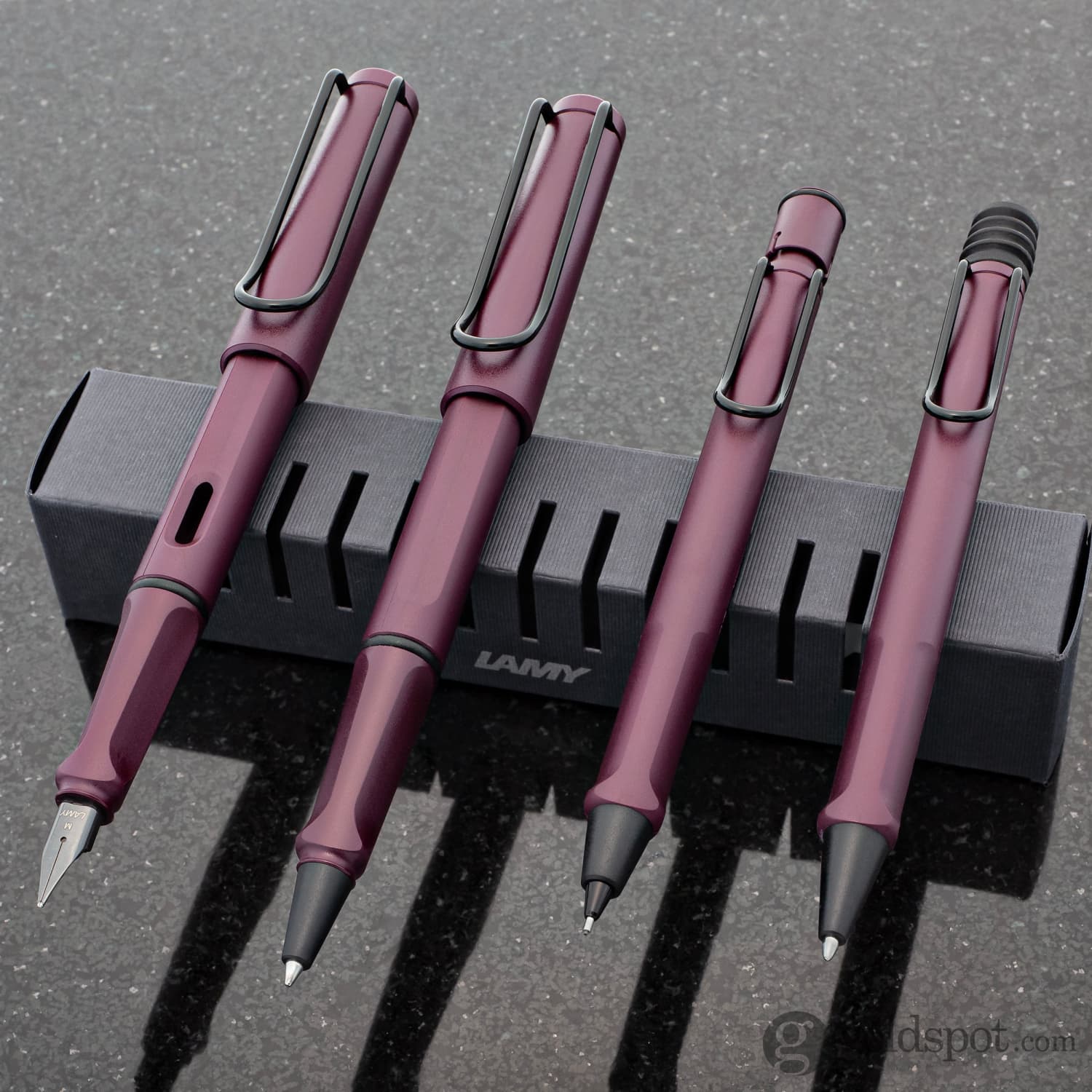 Lamy Safari Fountain Pen in Scarlet