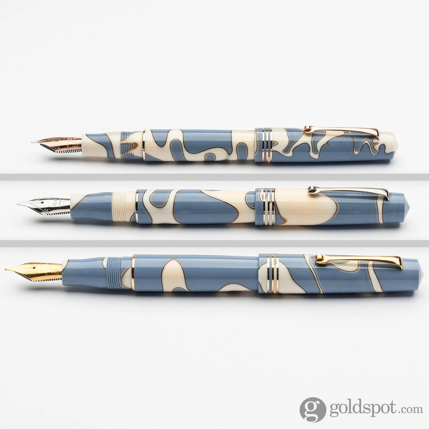 6682-leonardo-momento-zero-fountain-pen-in-nuvola-5.webp Leonardo Momento Zero Fountain Pen in Nuvola