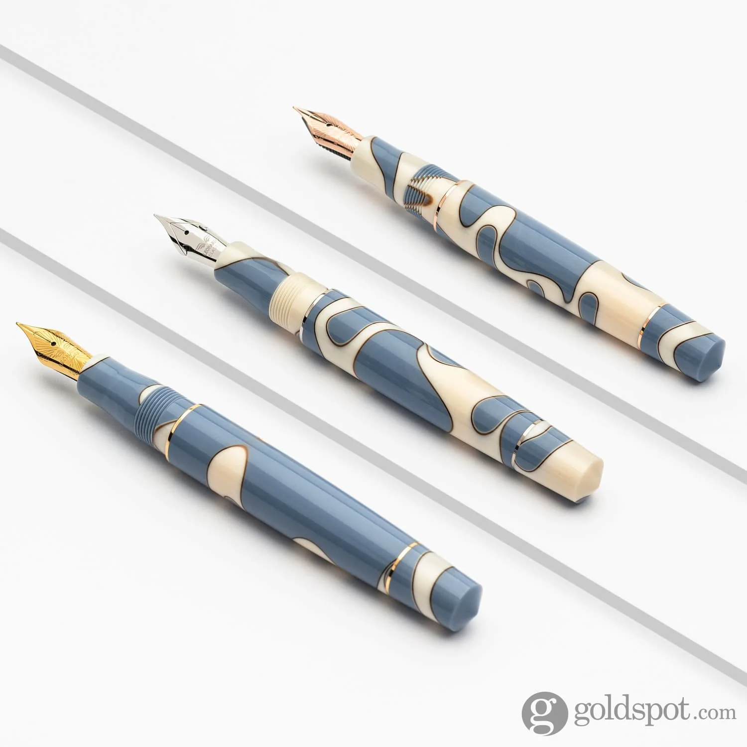 6682-leonardo-momento-zero-fountain-pen-in-nuvola-8.webp Leonardo Momento Zero Fountain Pen in Nuvola