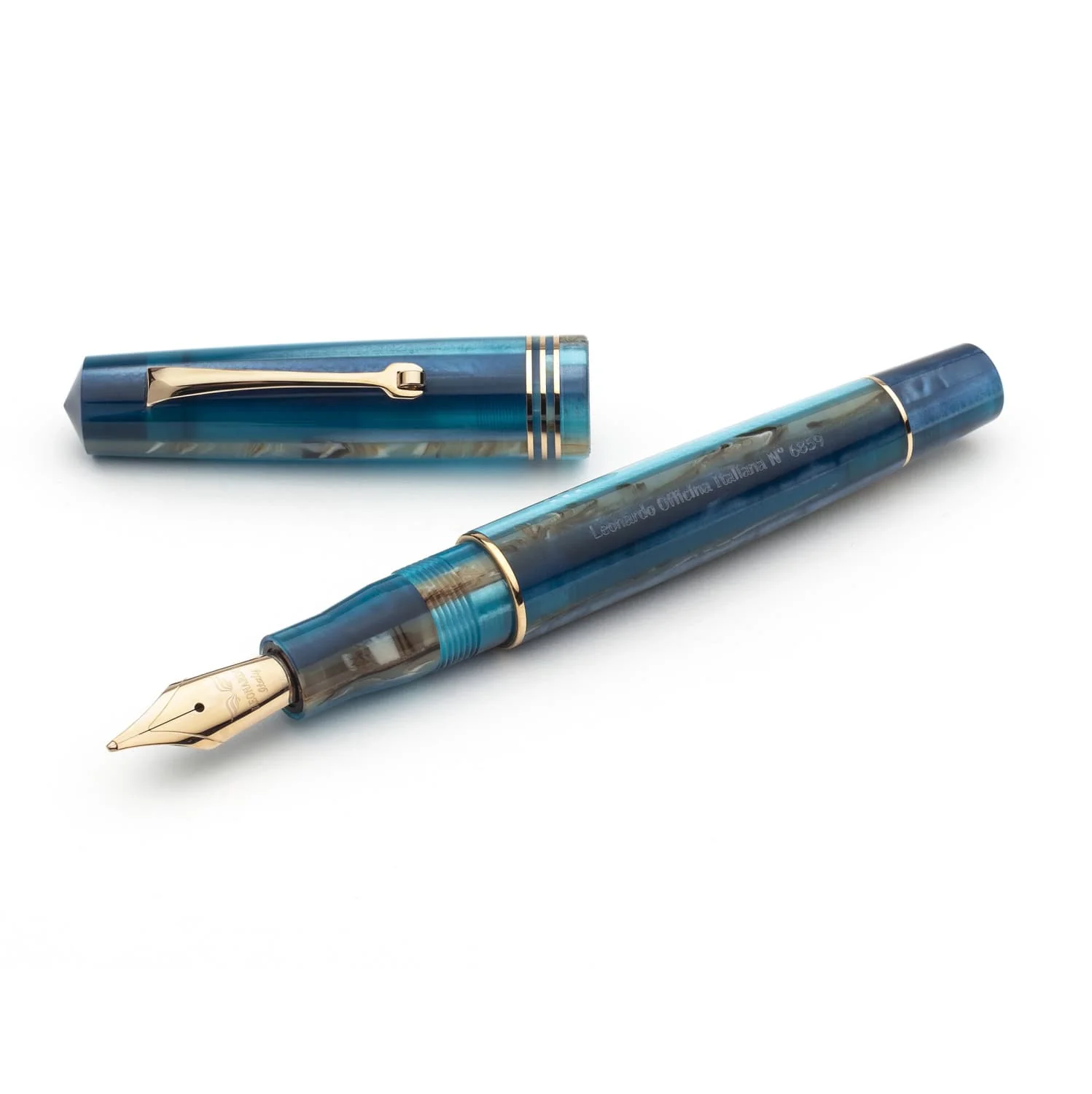 6794-leonardo-momento-zero-fountain-pen-in-blue-hawaii-2021-1.webp Leonardo Momento Zero Fountain Pen in Blue Hawaii 2021