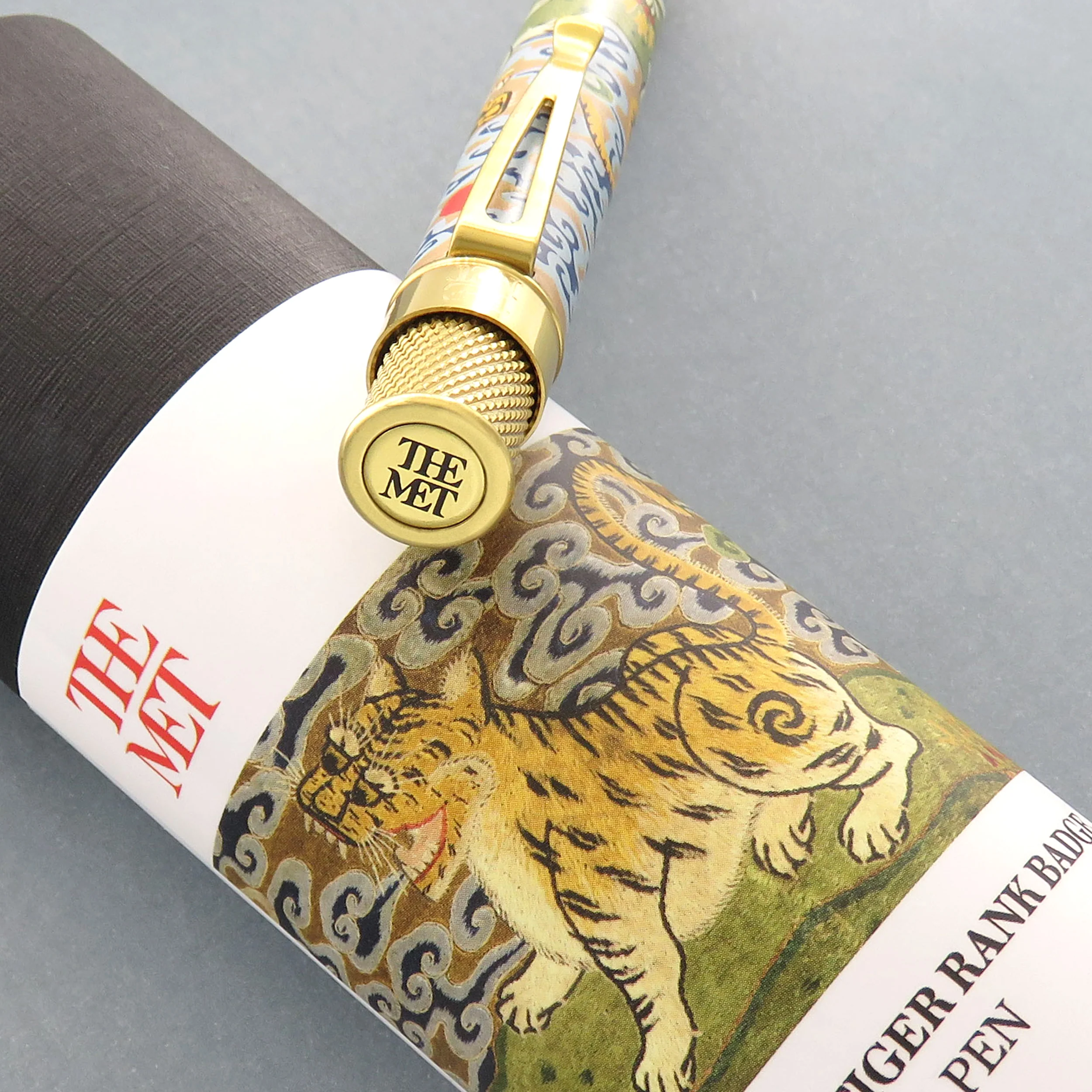 6874-retro-51-tornado-metropolitan-rollerball-in-chinese-tiger-rank-badge-10.webp Retro 51 Tornado Metropolitan Rollerball in Chinese Tiger Rank Badge