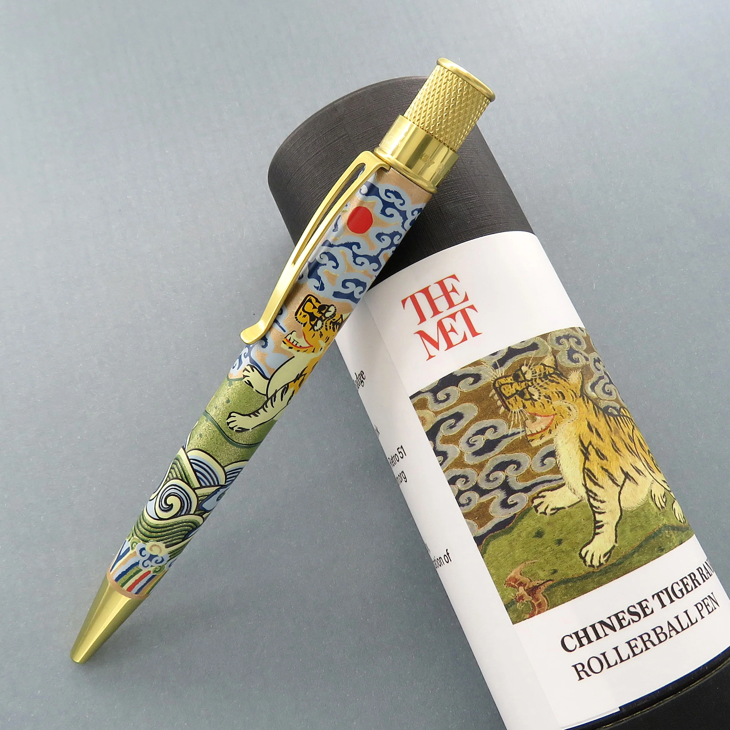 6874-retro-51-tornado-metropolitan-rollerball-in-chinese-tiger-rank-badge-9.webp Retro 51 Tornado Metropolitan Rollerball in Chinese Tiger Rank Badge