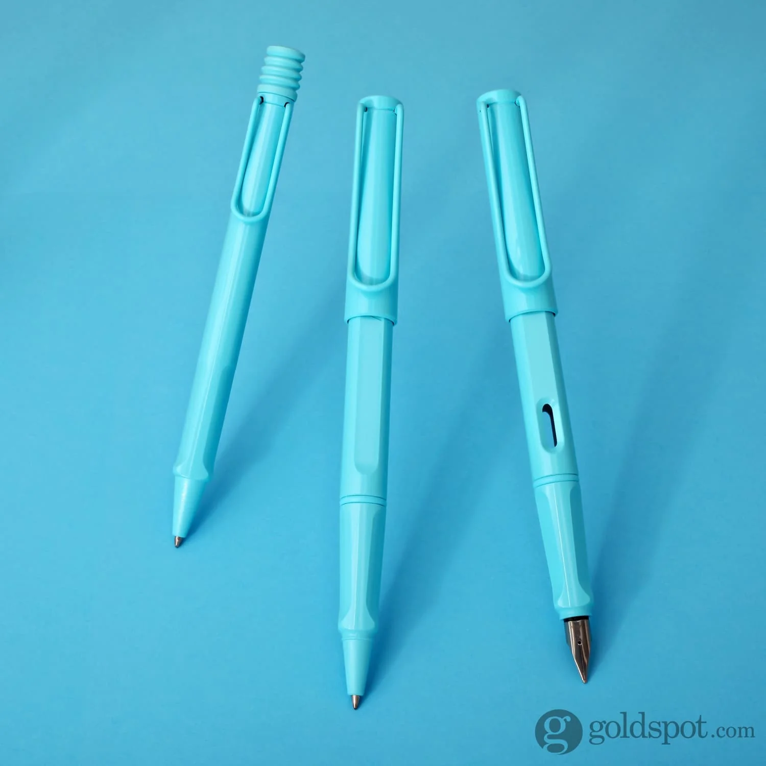 6899-lamy-safari-fountain-pen-in-aqua-sky-2023-special-edition-11.webp Lamy Safari Fountain Pen in Aqua Sky 2023 Special Edition