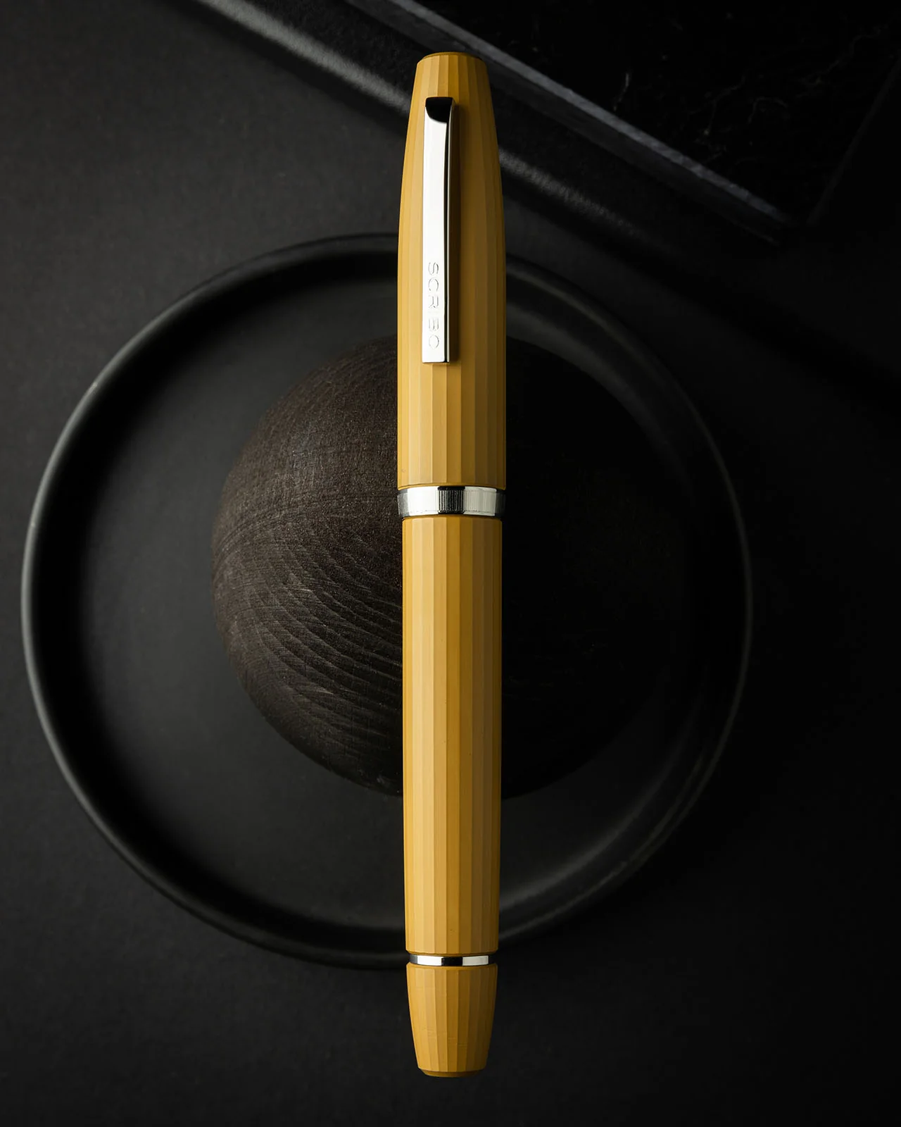 69-scribo-flow-fountain-pen-in-forma-with-platinum-trim-2.webp Scribo Flow Fountain Pen in Forma with Platinum Trim