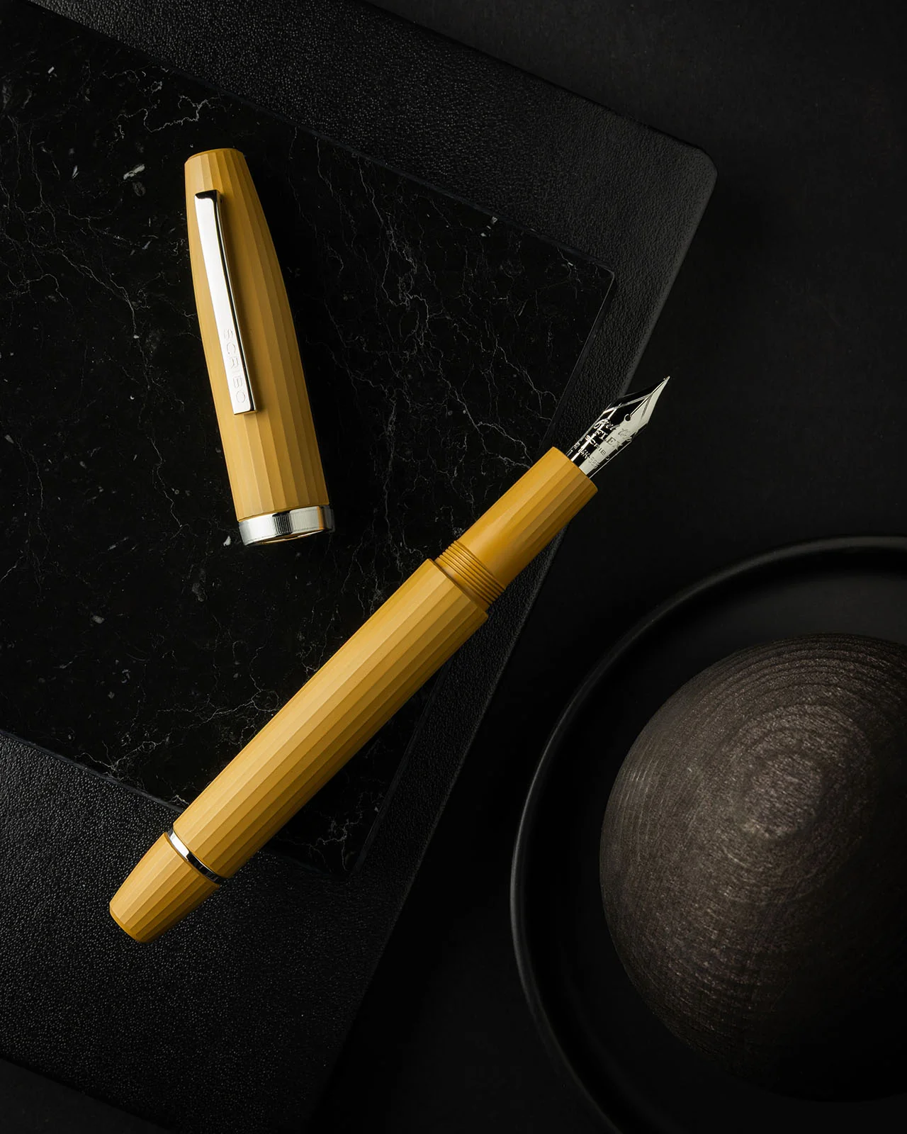 69-scribo-flow-fountain-pen-in-forma-with-platinum-trim-3.webp Scribo Flow Fountain Pen in Forma with Platinum Trim