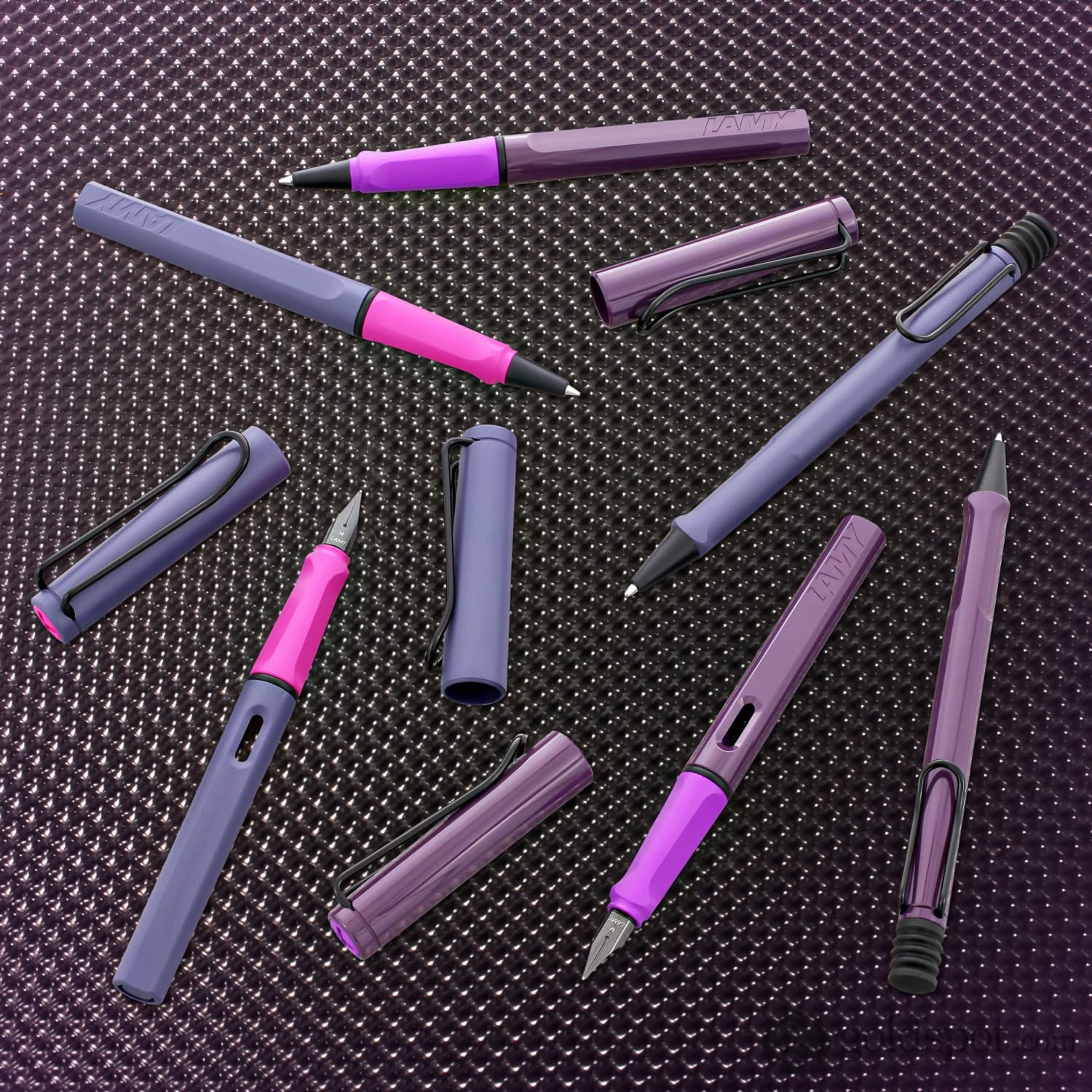 6935-lamy-safari-fountain-pen-in-pink-cliff-2024-special-edition-11.jpg Lamy Safari Fountain Pen in Pink Cliff 2024 Special Edition