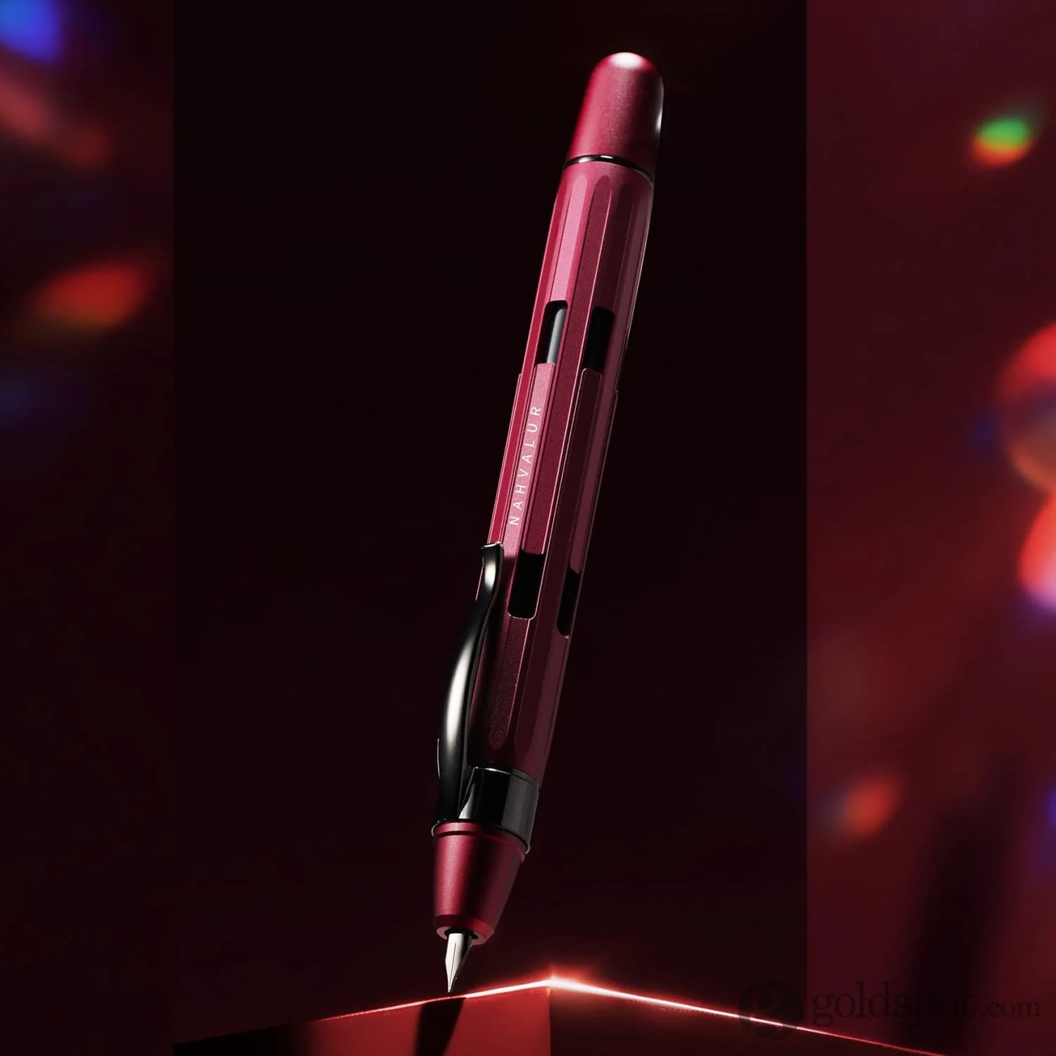 704-nahvalur-eclipse-retractable-fountain-pen-in-ruby-with-black-trim-10.webp Nahvalur Eclipse Retractable Fountain Pen in Ruby with Black Trim