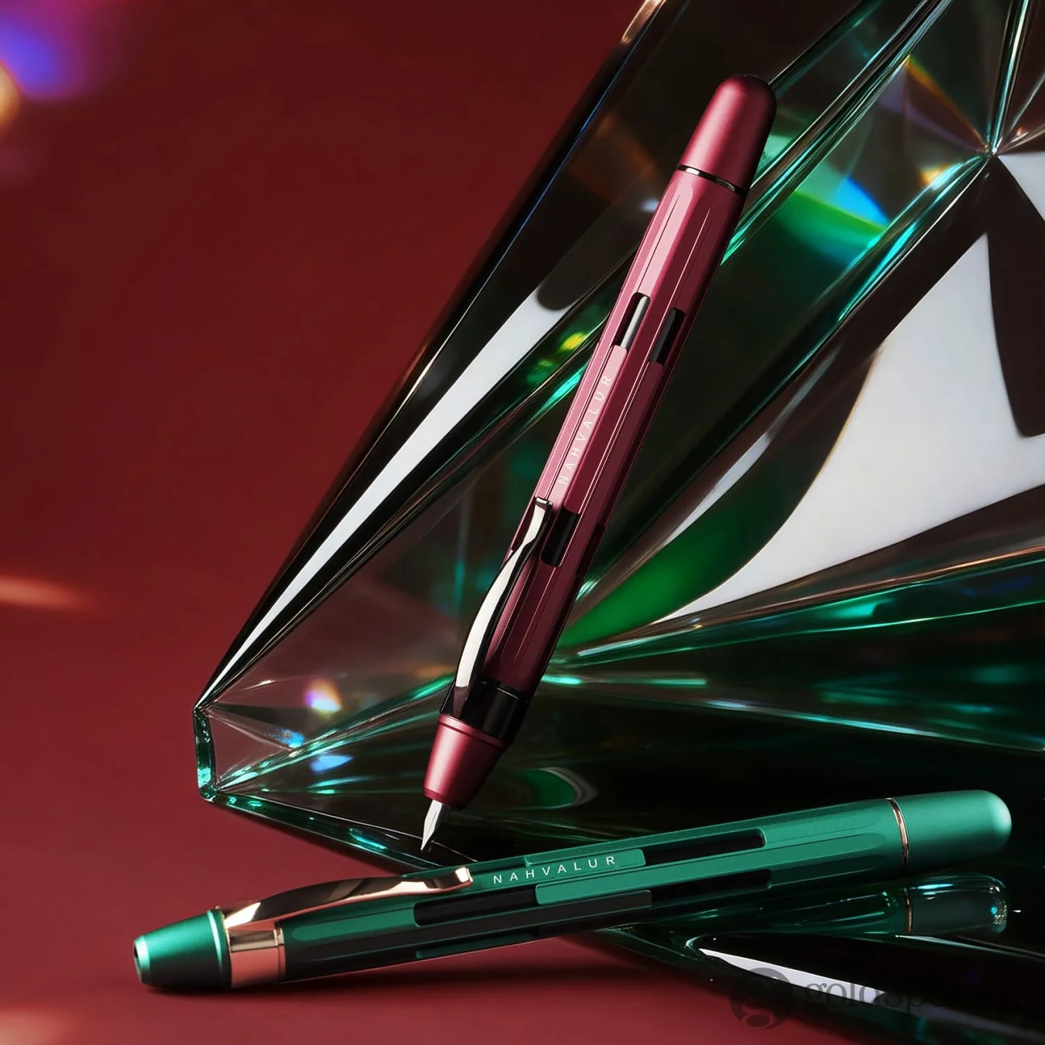 704-nahvalur-eclipse-retractable-fountain-pen-in-ruby-with-black-trim-12.webp Nahvalur Eclipse Retractable Fountain Pen in Ruby with Black Trim