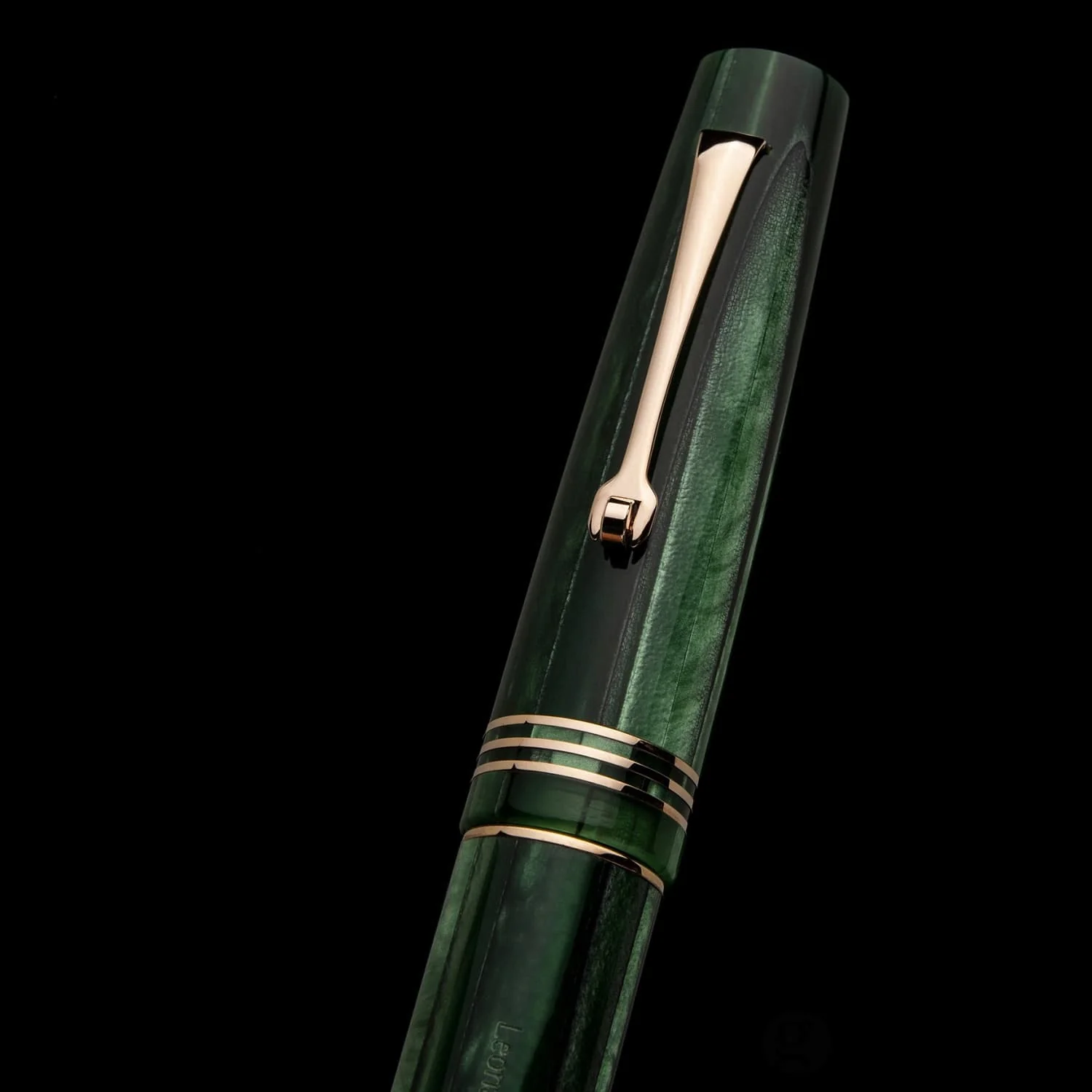 7054-leonardo-momento-zero-fountain-pen-in-alga-seaweed-green-5.webp Leonardo Momento Zero Fountain Pen in Alga Seaweed Green