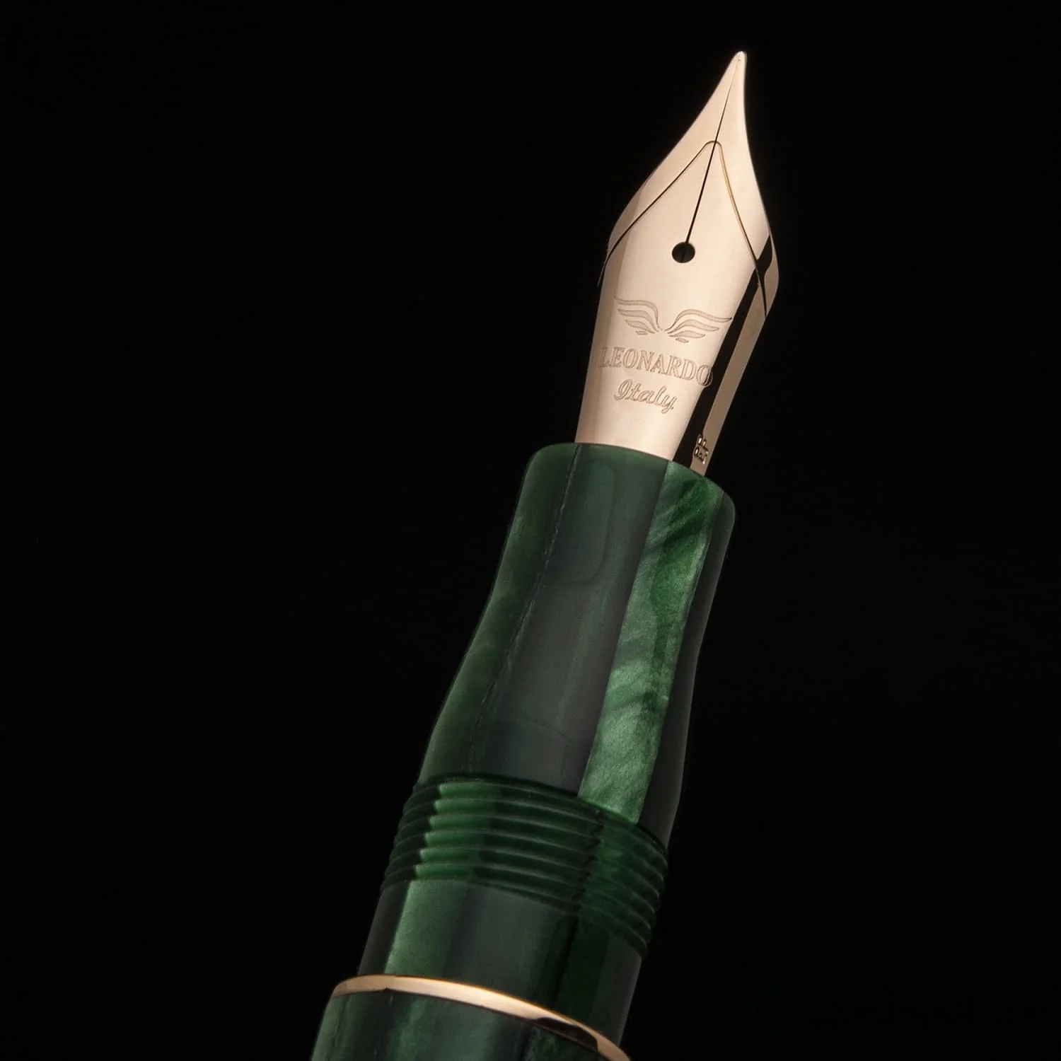 7054-leonardo-momento-zero-fountain-pen-in-alga-seaweed-green-6.webp Leonardo Momento Zero Fountain Pen in Alga Seaweed Green