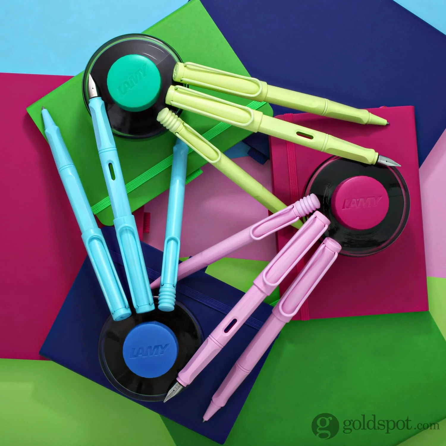 7160-lamy-safari-fountain-pen-in-spring-green-2023-special-edition-10.webp Lamy Safari Fountain Pen in Spring Green 2023 Special Edition