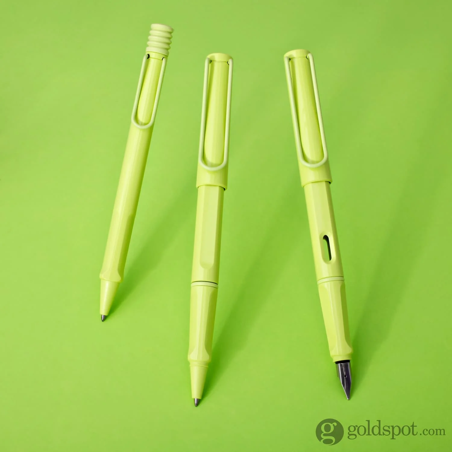 7160-lamy-safari-fountain-pen-in-spring-green-2023-special-edition-12.webp Lamy Safari Fountain Pen in Spring Green 2023 Special Edition