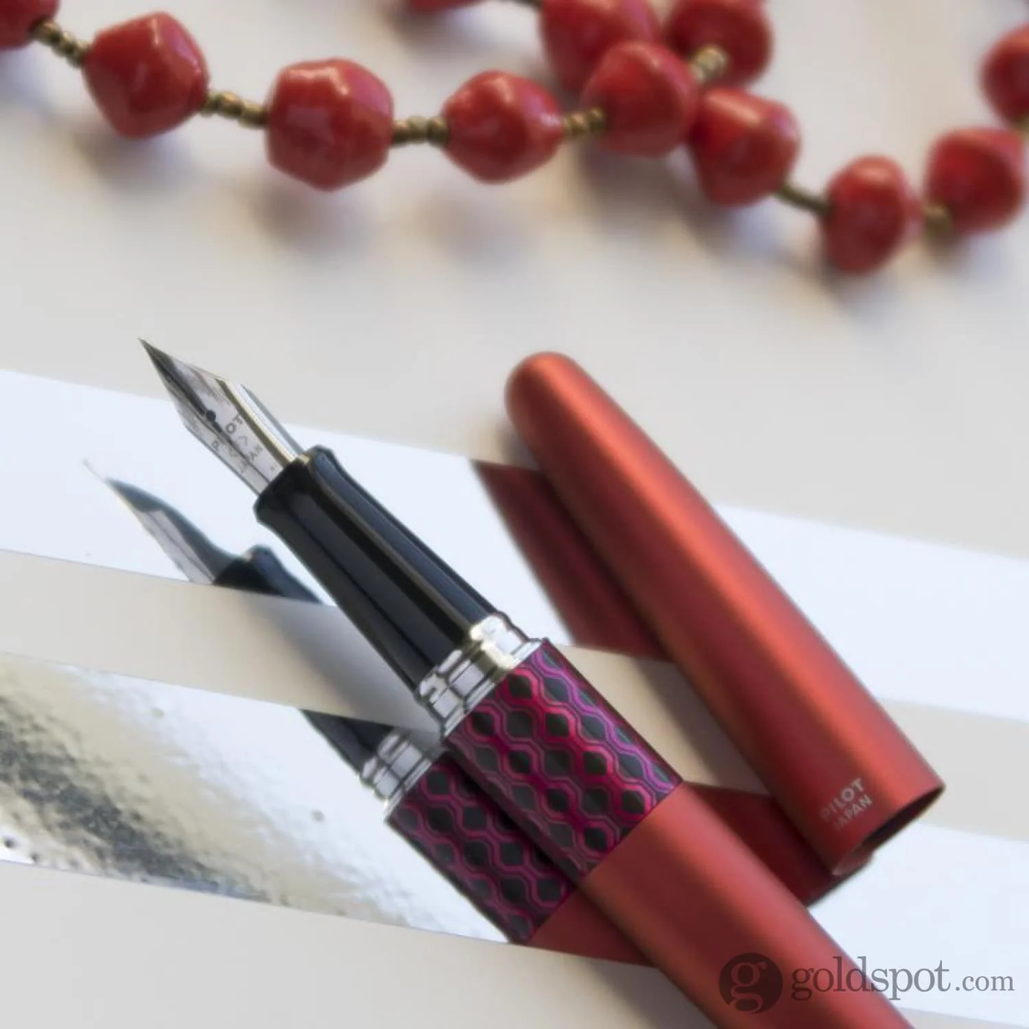 7579-pilot-metropolitan-retro-pop-fountain-pen-in-red-8.webp Pilot Metropolitan Retro Pop Fountain Pen in Red