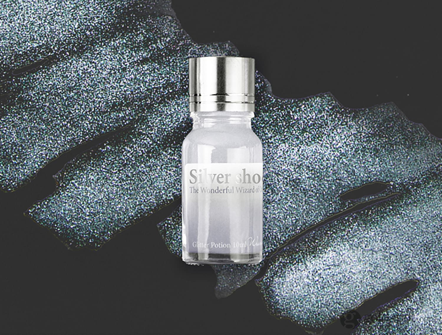 7651-wearingeul-the-wonderful-wizard-of-oz-literature-ink-in-silver-shoes-glitter-potion-10ml-2.jpg Wearingeul The Wonderful Wizard of Oz Literature Ink in Silver Shoes Glitter Potion - 10mL
