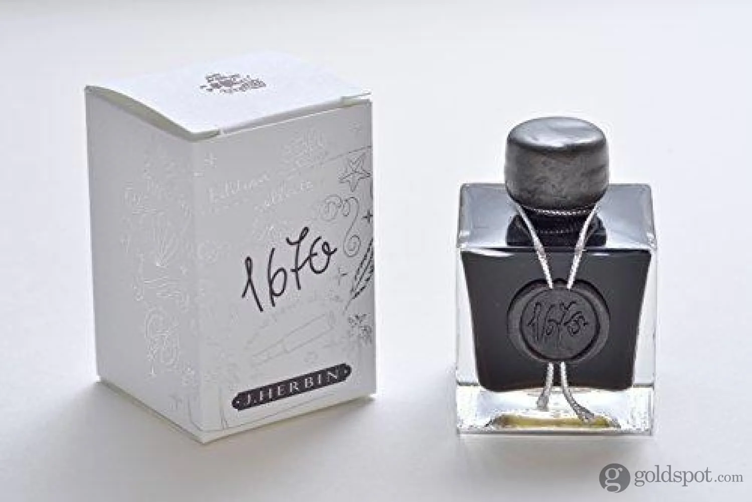 7814-j.-herbin-1670-stormy-grey-bottled-fountain-pen-ink-50-ml-5.webp J. Herbin 1670 Stormy Grey Bottled Fountain Pen Ink - 50 mL