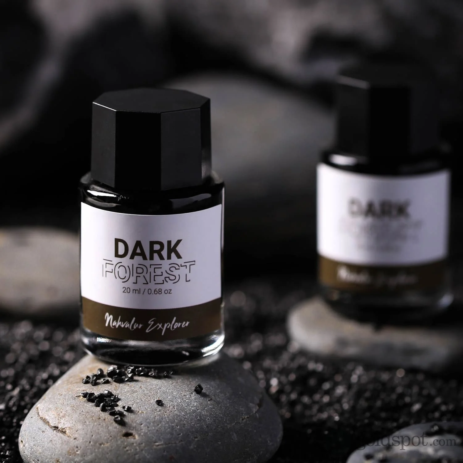 8002-nahvalur-explorer-bottled-ink-in-dark-forest-20ml-4.webp Nahvalur Explorer Bottled Ink in Dark Forest - 20mL