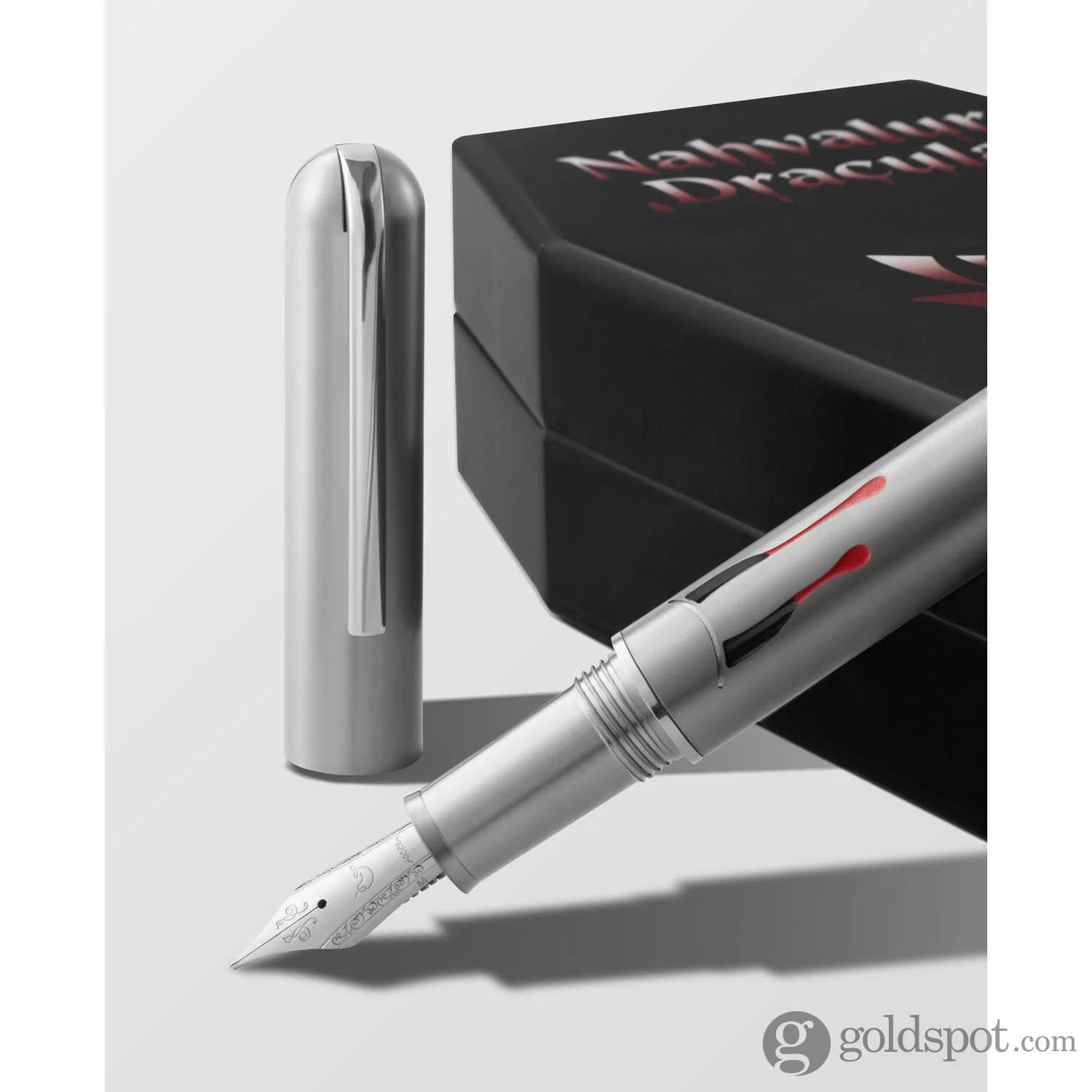 8031-nahvalur-nautilus-fountain-pen-in-dracula-limited-edition-11.webp Nahvalur Nautilus Fountain Pen in Dracula - Limited Edition