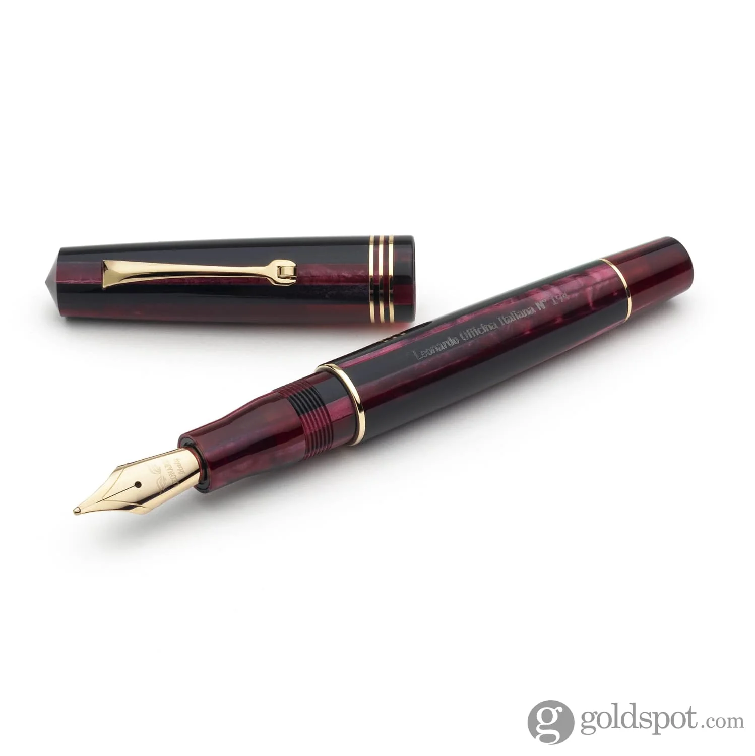 8180-leonardo-momento-zero-fountain-pen-in-prugna-plum-with-gold-trim-5.webp Leonardo Momento Zero Fountain Pen in Prugna Plum with Gold Trim