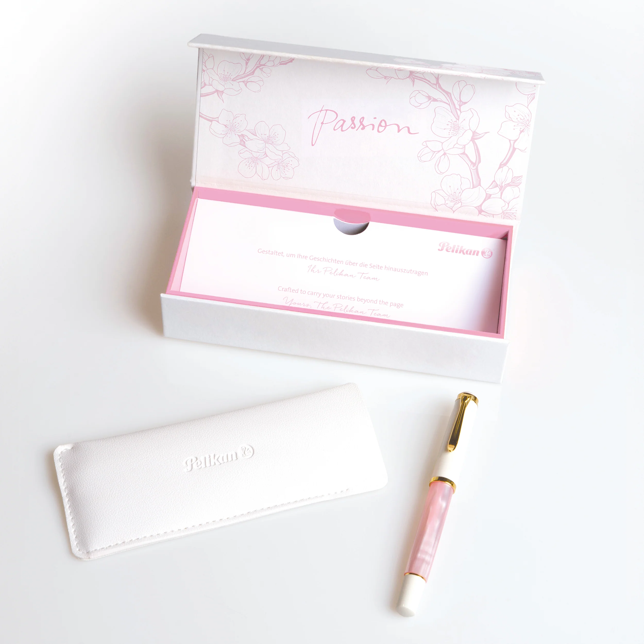 836-pelikan-classic-m200-fountain-pen-in-cherry-blossom-10.webp Pelikan Classic M200 Fountain Pen in Cherry Blossom
