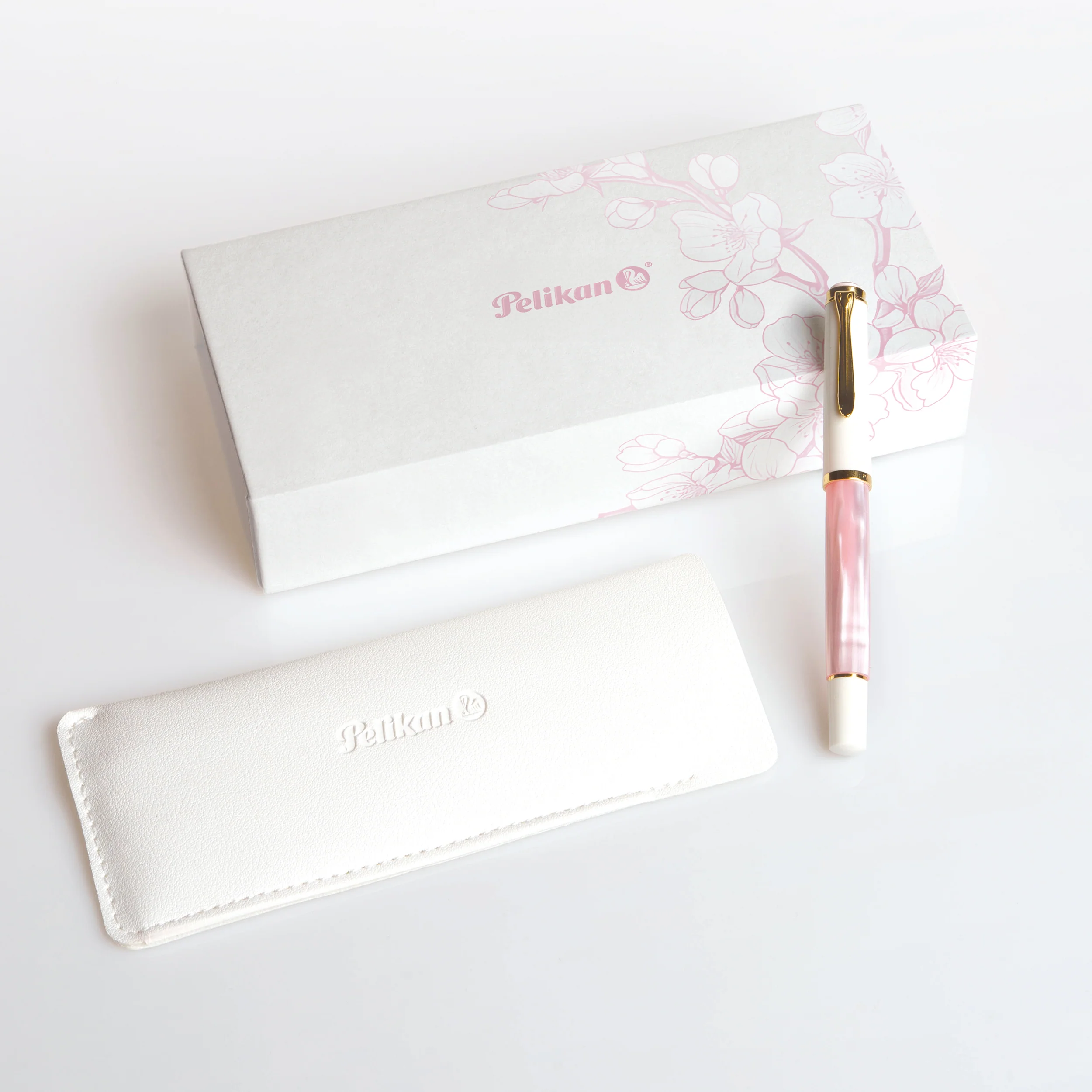 836-pelikan-classic-m200-fountain-pen-in-cherry-blossom-11.webp Pelikan Classic M200 Fountain Pen in Cherry Blossom