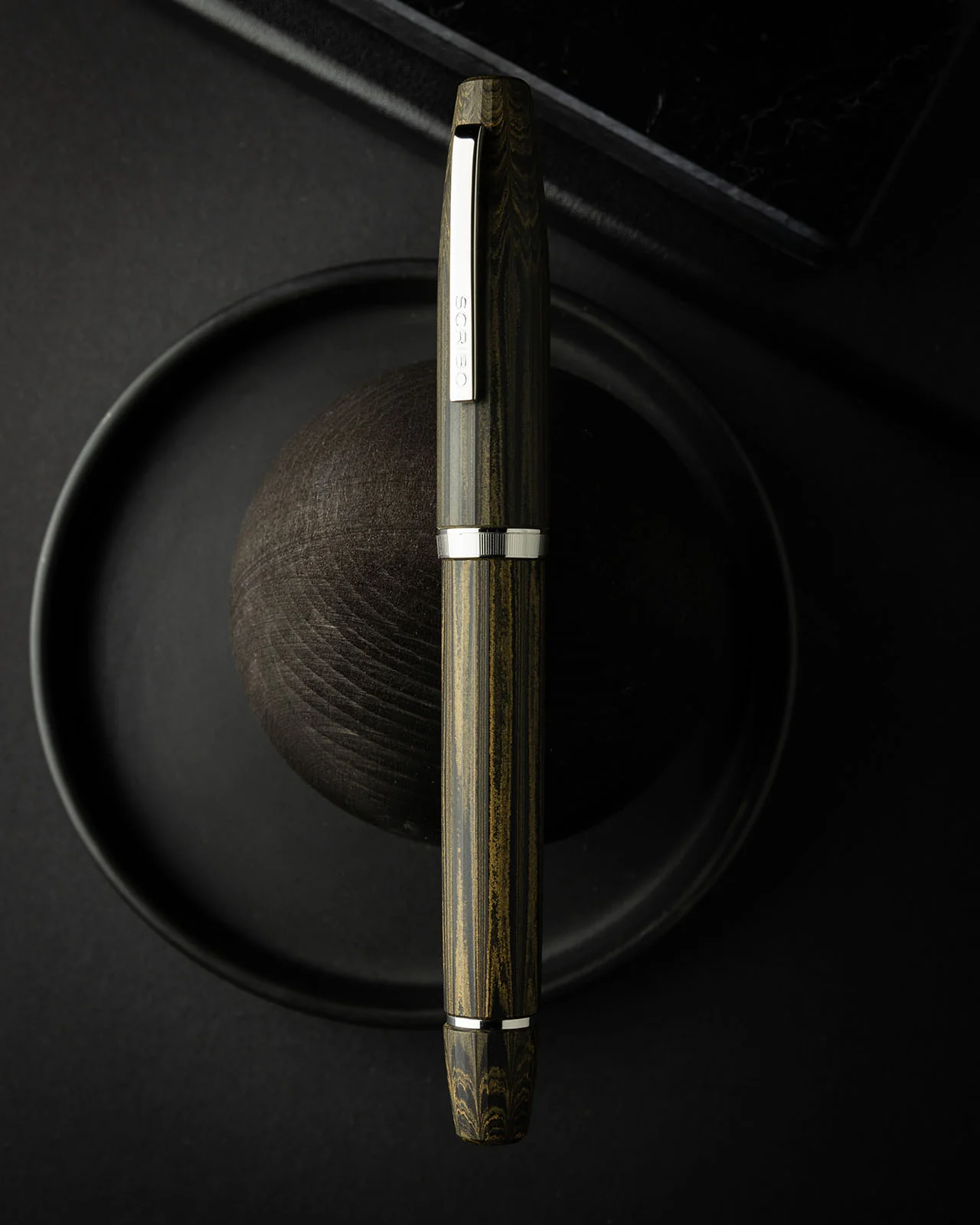97-scribo-flow-fountain-pen-in-memoria-with-platinum-trim-10.webp Scribo Flow Fountain Pen in Memoria with Platinum Trim